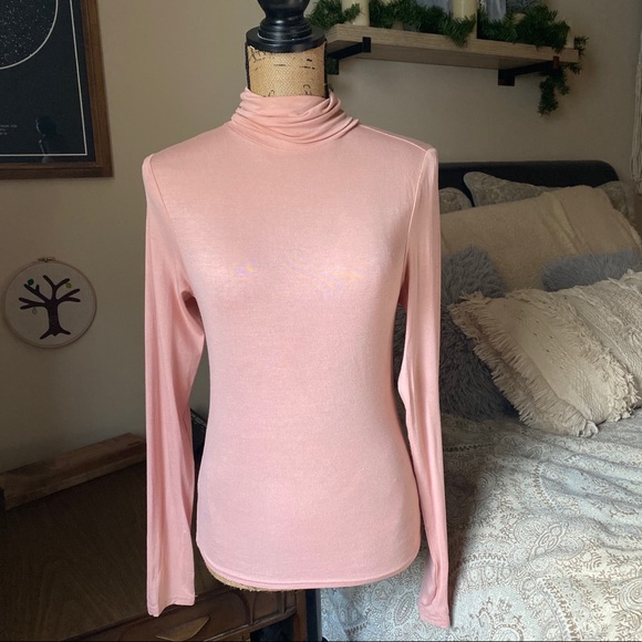 H&M Tops - Blush Long Sleeve Fitted Turtleneck Size Small H&M Tops - Blush Long Sleeve Fitted Turtleneck Size Small
